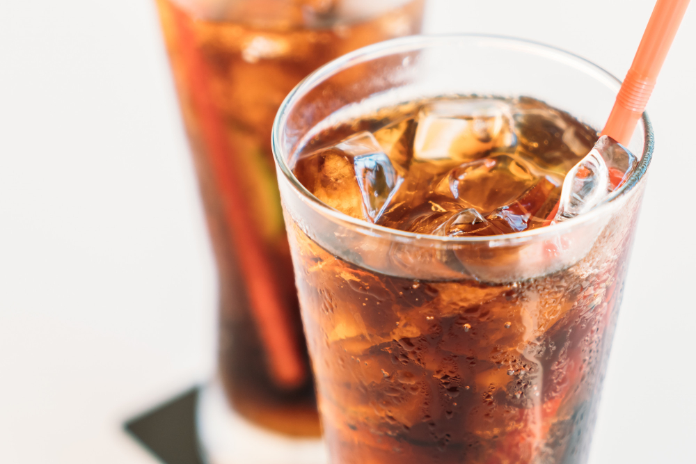 Beau foarte multă Cola: efecte și sfaturi pentru a reduce consumul